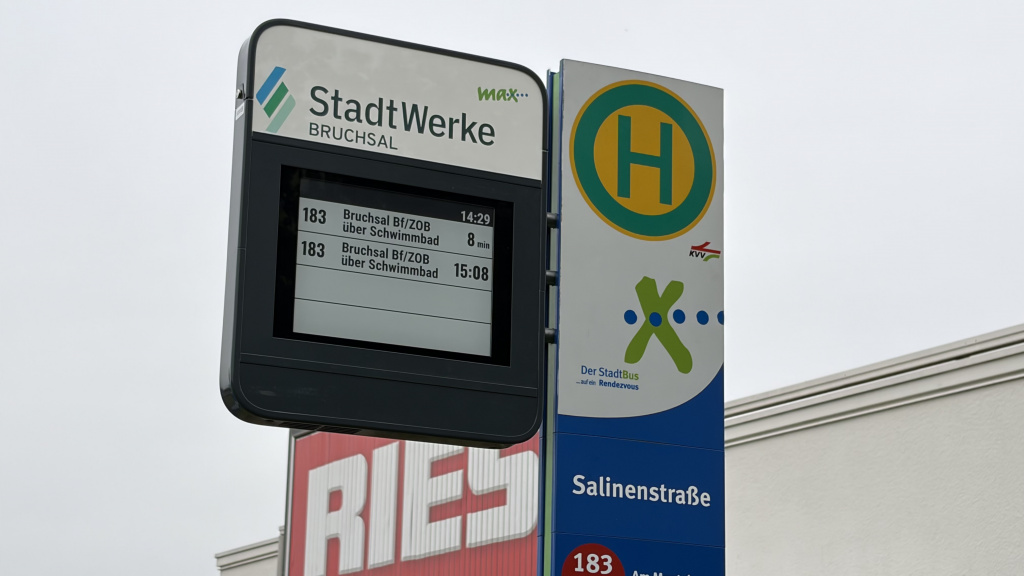 Stadtbus MAX erhält dynamische Fahrgastinfo.